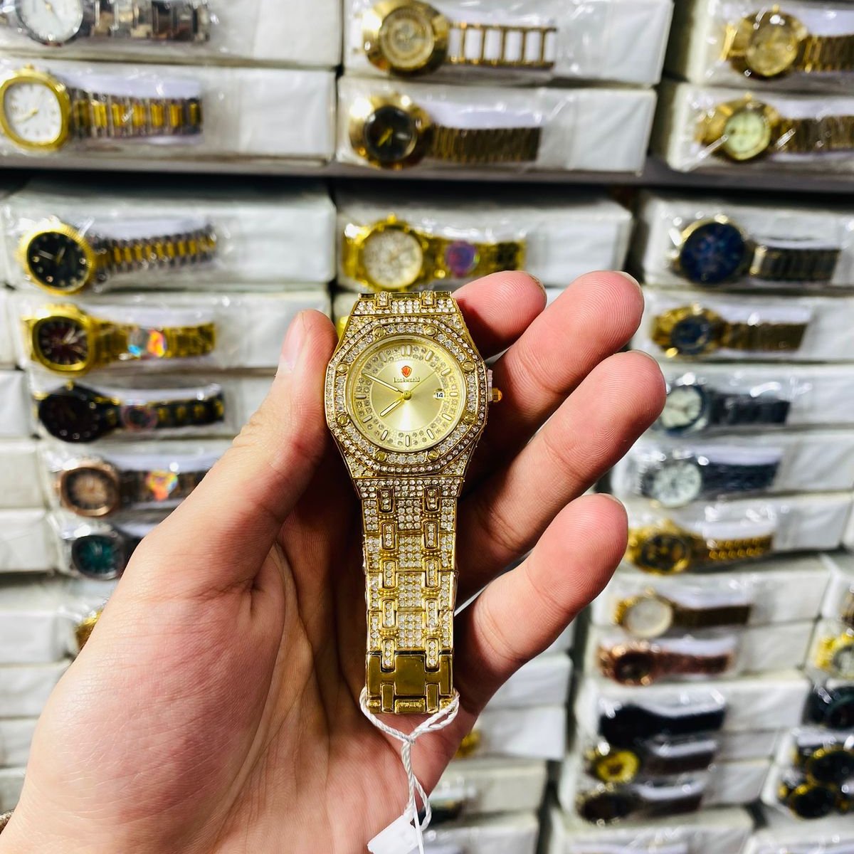 gold diamond style watch – luxury quartz unisex gold diamond style watch – luxury quartz unisex